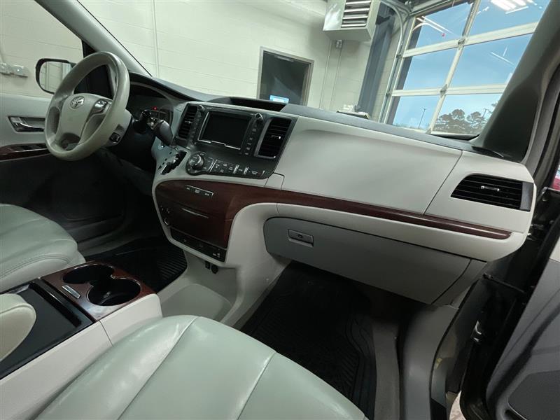 2011 TOYOTA SIENNA XLE 8 PASSENGER