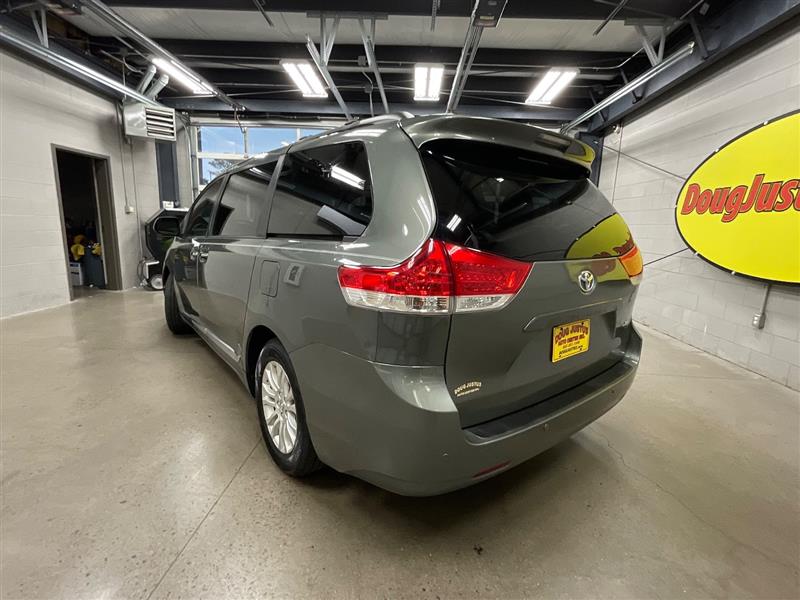 2011 TOYOTA SIENNA XLE 8 PASSENGER