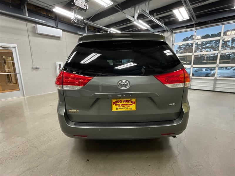2011 TOYOTA SIENNA XLE 8 PASSENGER