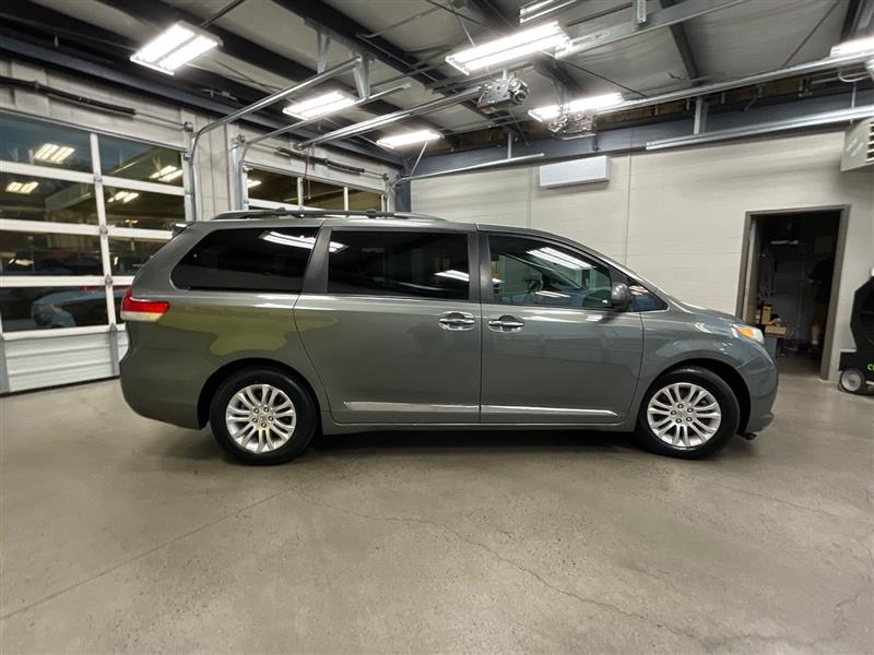 2011 TOYOTA SIENNA XLE 8 PASSENGER