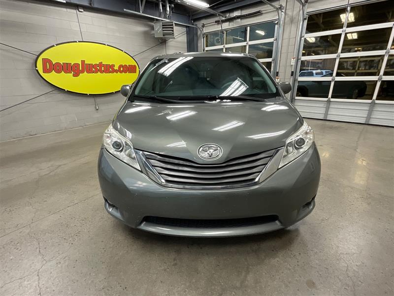 2011 TOYOTA SIENNA XLE 8 PASSENGER