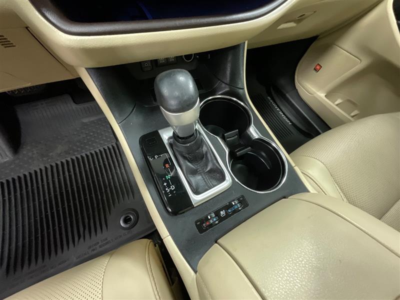 2017 TOYOTA HIGHLANDER LIMITED