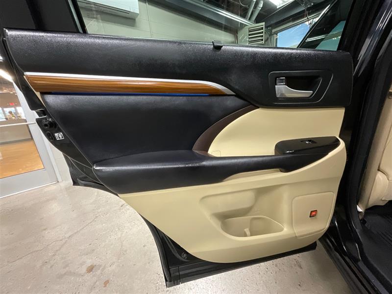 2017 TOYOTA HIGHLANDER LIMITED