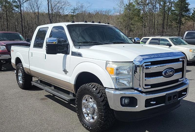 White 2011 Ford F-250 Super Duty Lariat Crew Cab 4WD Pickup Truck Four-Wheel Drive Automatic