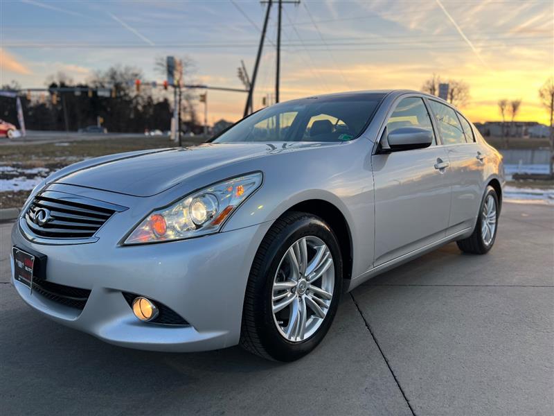 2013 INFINITI G37 SEDAN x