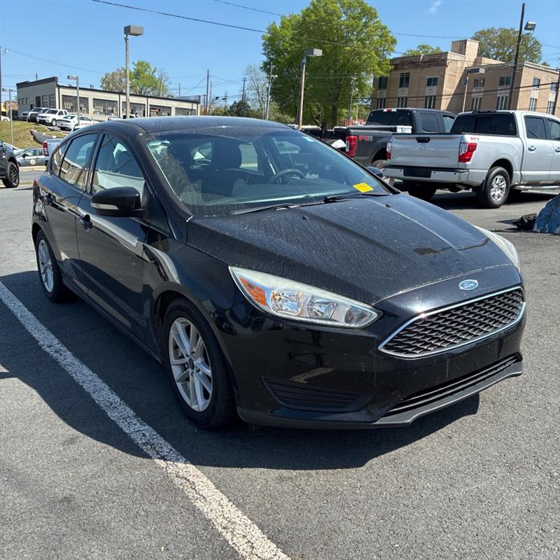 Black 2017 Ford Focus SE Hatchback Hatchback Front-Wheel Drive Automatic