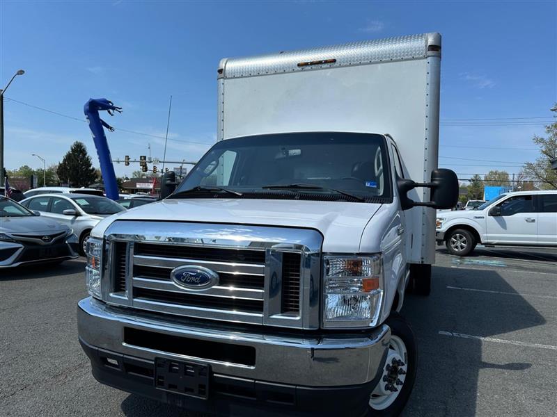 White 2021 Ford E-Series Chassis E-350 SD Cutaway SB RWD Pickup Truck Rear-Wheel Drive Automatic