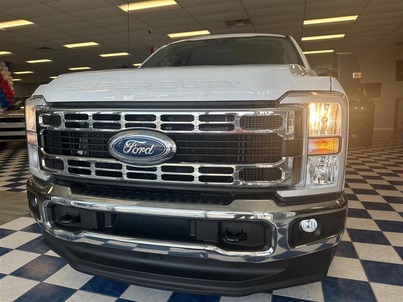 White 2024 Ford F-250 Super Duty XLT SuperCab 4WD Pickup Truck Four-Wheel Drive Automatic