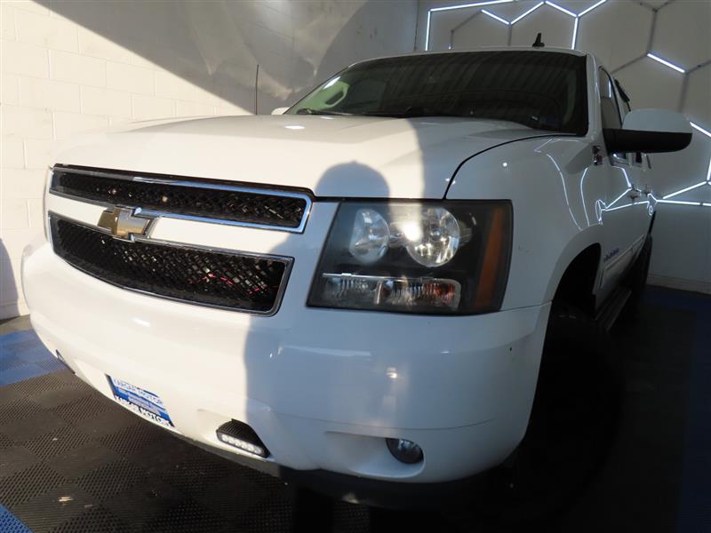 White 2010 Chevrolet Avalanche LT 4WD Pickup Truck Four-Wheel Drive Automatic