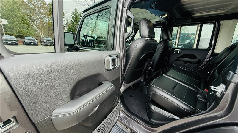 2022 Jeep Wrangler Unlimited Sahara 4XE - Photo 17