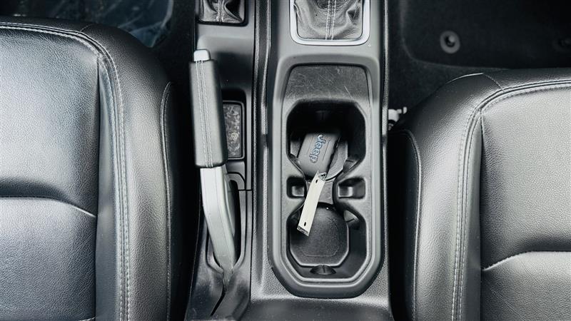 2022 Jeep Wrangler Unlimited Sahara 4XE - Photo 25