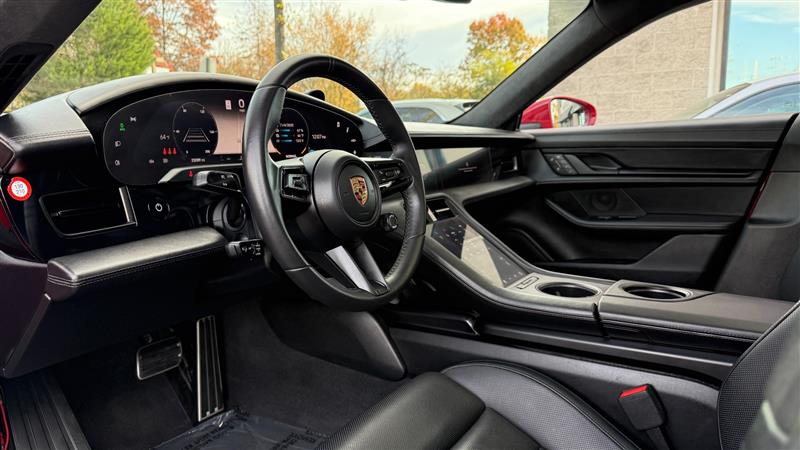 2022 Porsche Taycan GTS - Photo 13