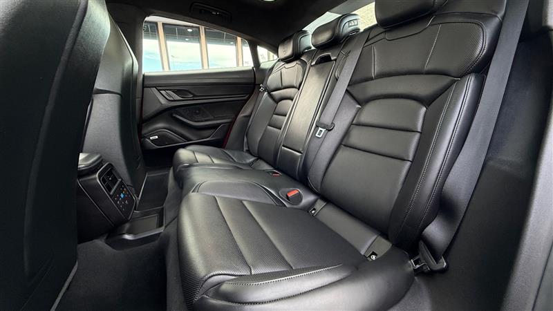 2022 Porsche Taycan GTS - Photo 16