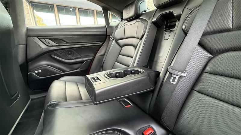 2022 Porsche Taycan GTS - Photo 17