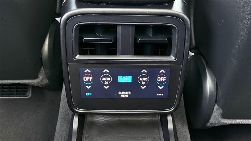 2022 Porsche Taycan GTS - Photo 18