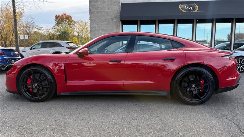 2022 Porsche Taycan GTS - Photo 2