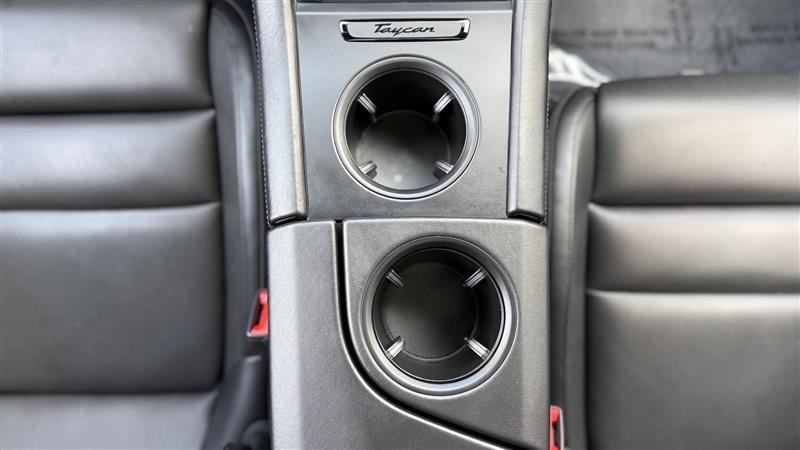 2022 Porsche Taycan GTS - Photo 23
