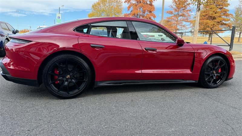 2022 Porsche Taycan GTS - Photo 6