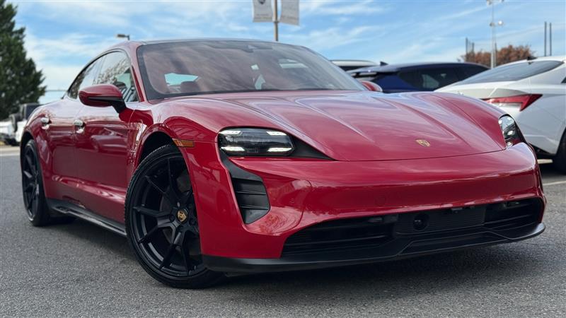 2022 Porsche Taycan GTS - Photo 9