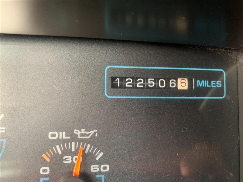 1992 Oldsmobile Custom Cruiser - Photo 16