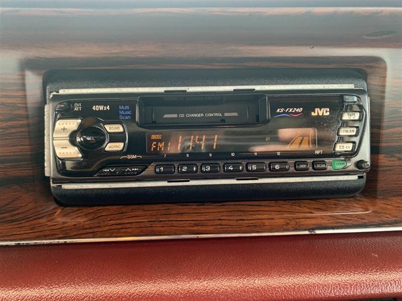 1992 Oldsmobile Custom Cruiser - Photo 24