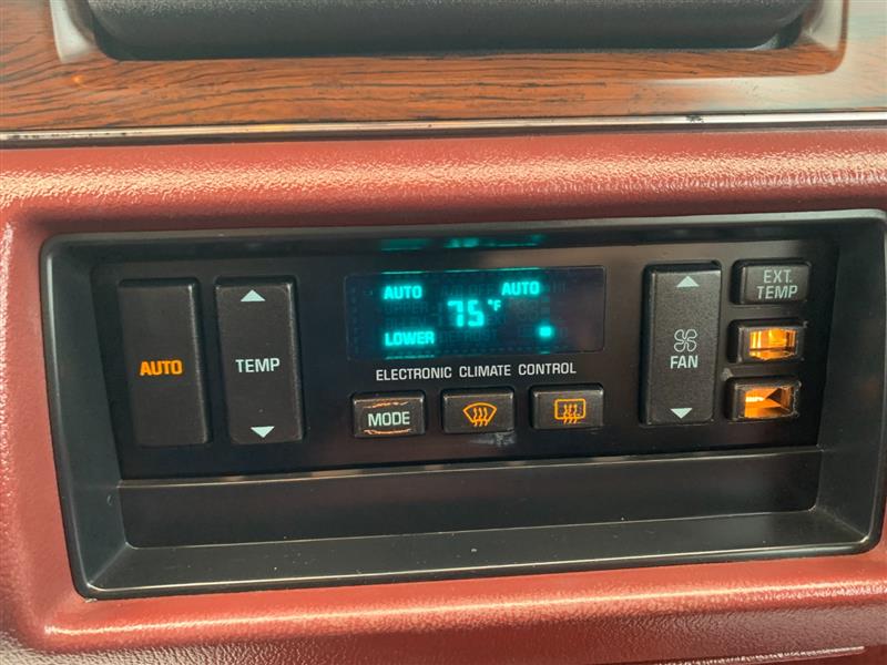 1992 Oldsmobile Custom Cruiser - Photo 25