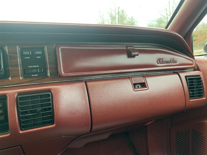 1992 Oldsmobile Custom Cruiser - Photo 32