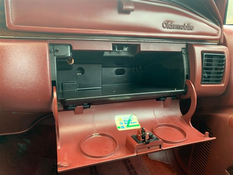 1992 Oldsmobile Custom Cruiser - Photo 33