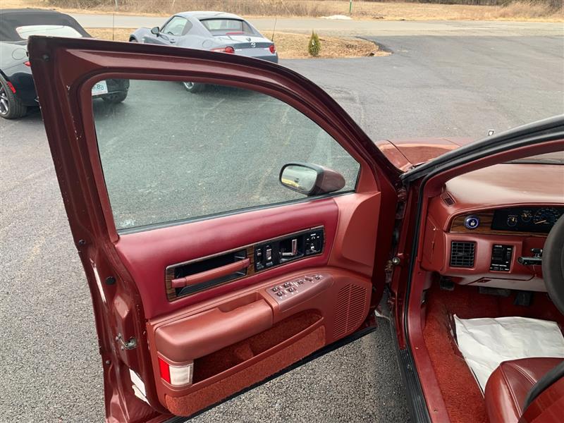 1992 Oldsmobile Custom Cruiser - Photo 37