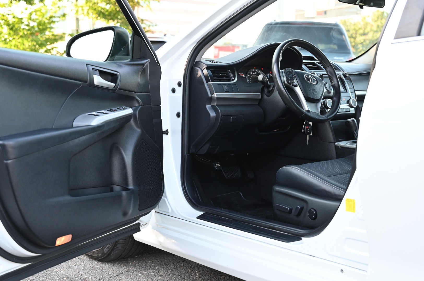 2012 Toyota Camry SE - Photo 11