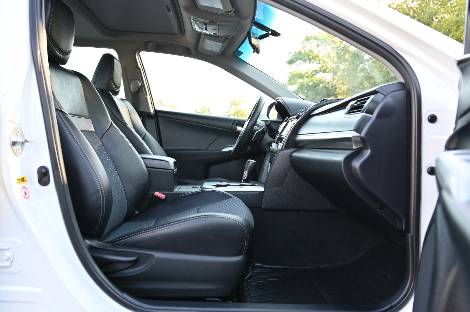 2012 Toyota Camry SE - Photo 12