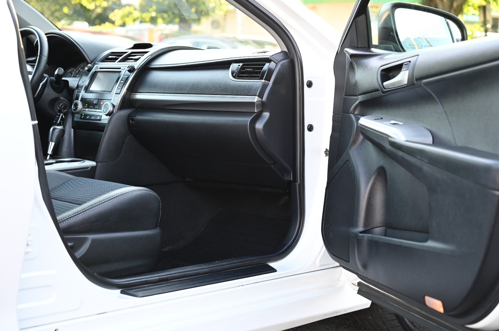 2012 Toyota Camry SE - Photo 14