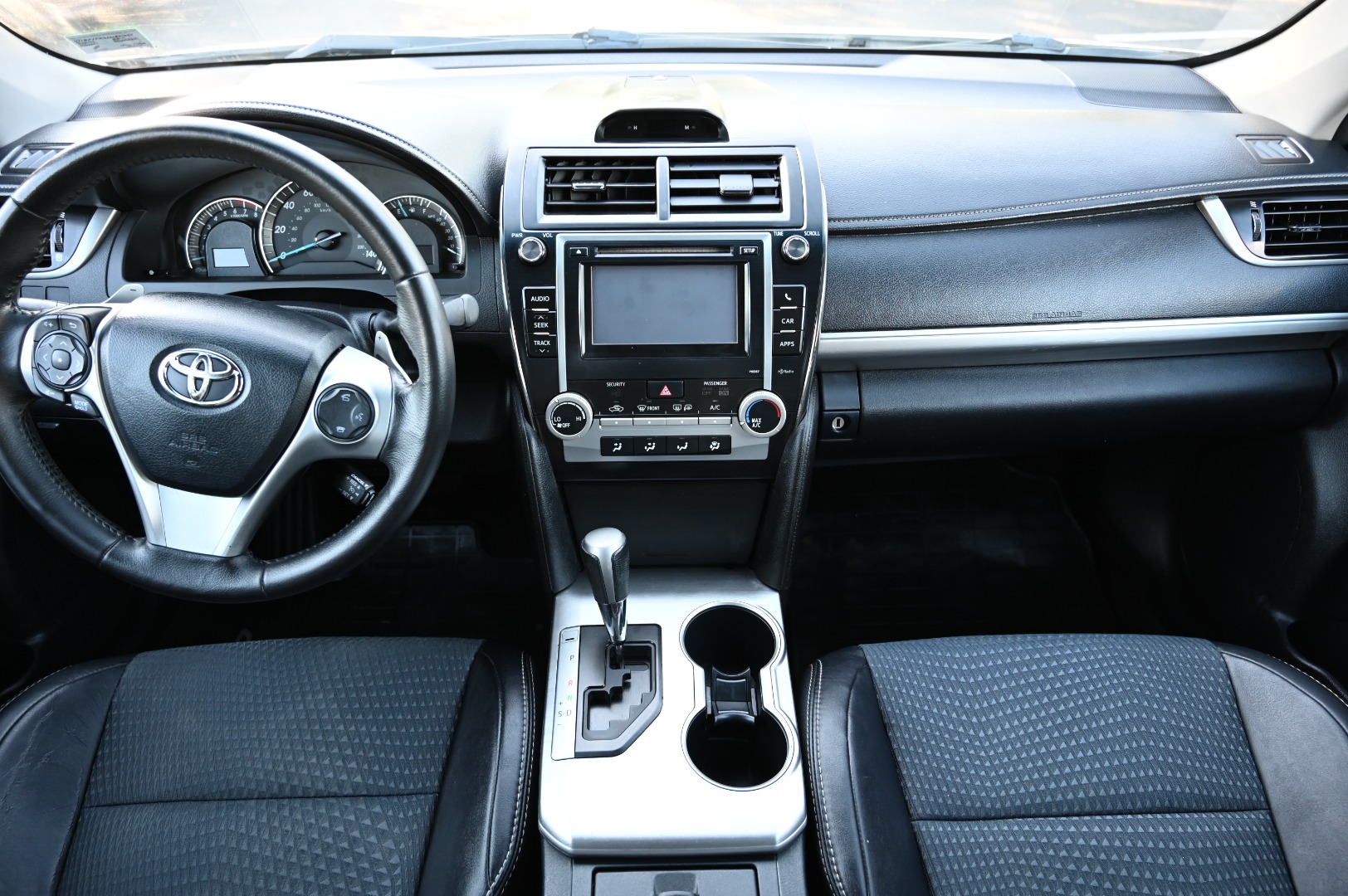 2012 Toyota Camry SE - Photo 21