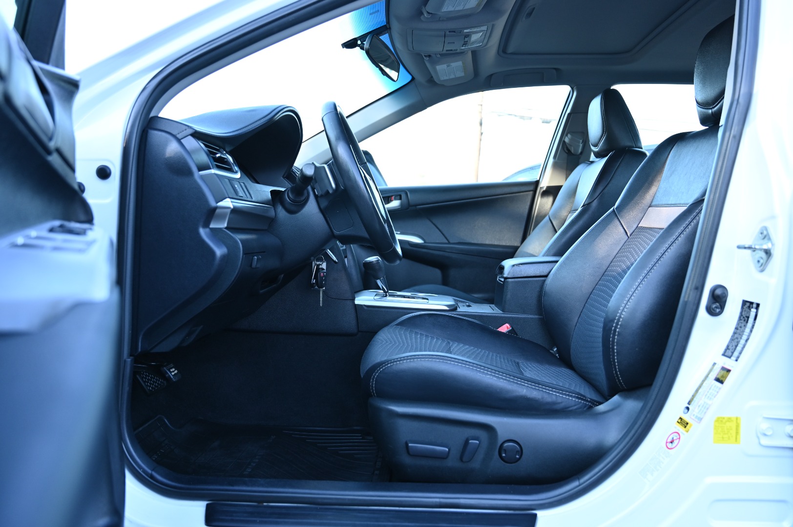 2012 Toyota Camry SE - Photo 9