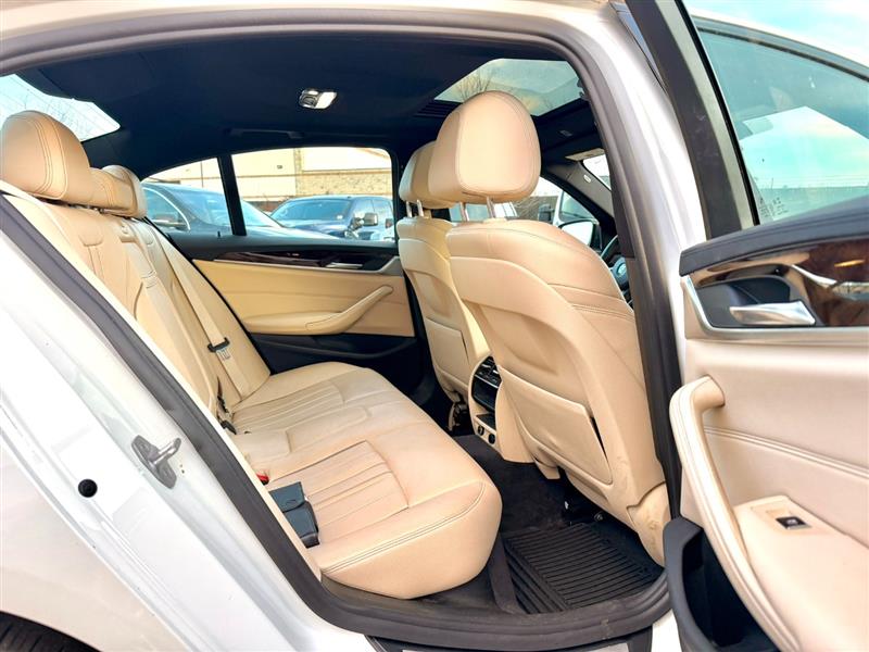 2018 BMW 5 Series 530e - Photo 10
