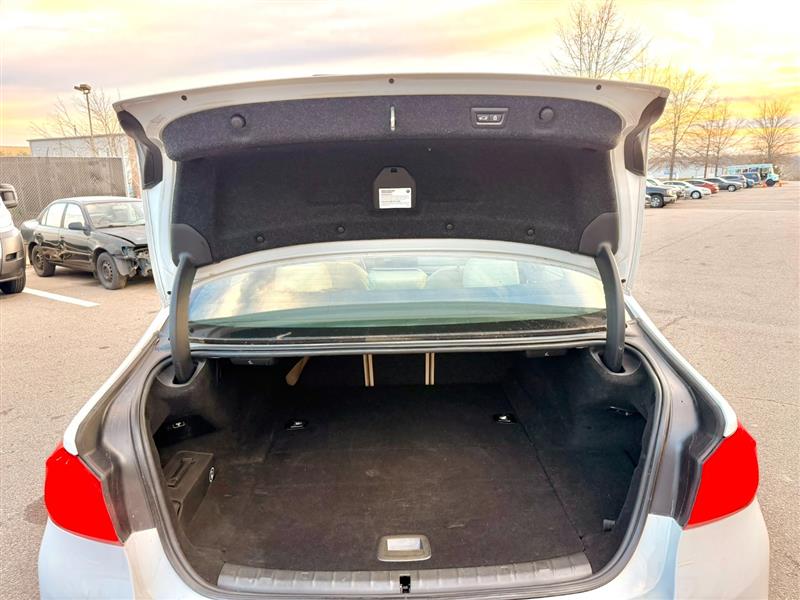 2018 BMW 5 Series 530e - Photo 11