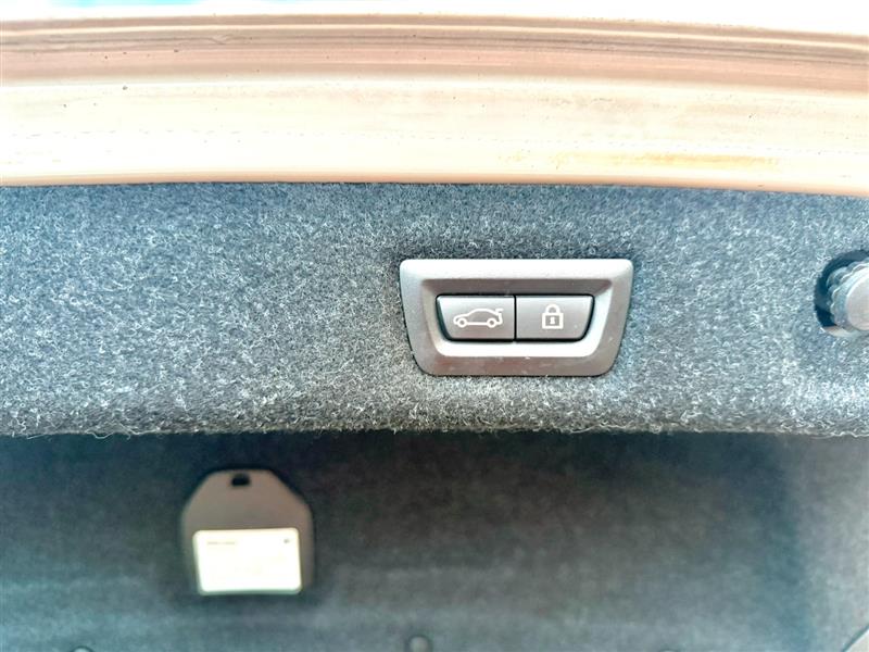 2018 BMW 5 Series 530e - Photo 12