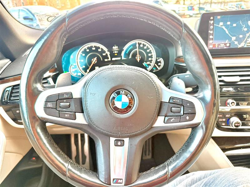 2018 BMW 5 Series 530e - Photo 15