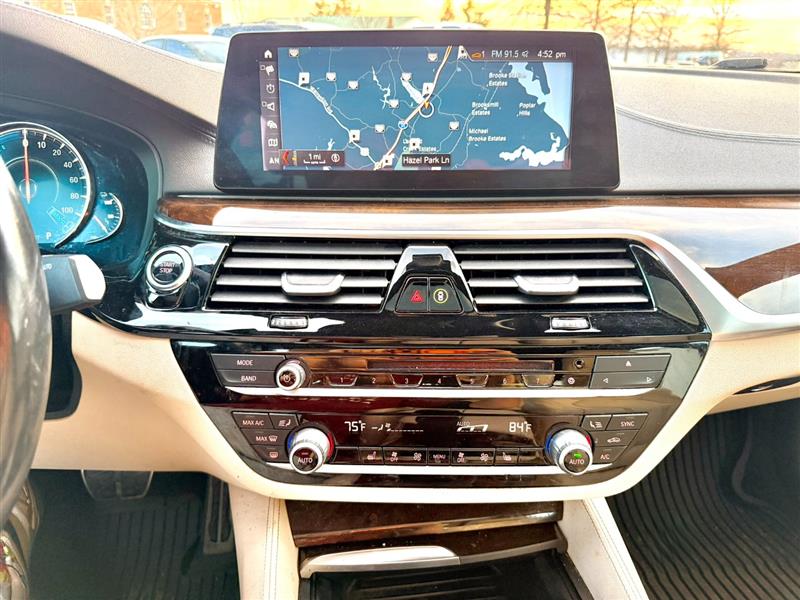 2018 BMW 5 Series 530e - Photo 16