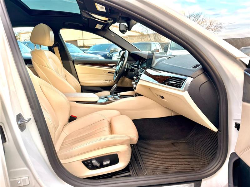 2018 BMW 5 Series 530e - Photo 9