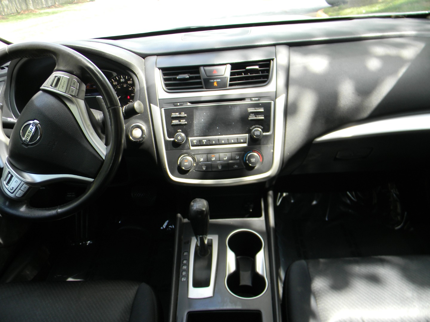 2017 Nissan Altima SR - Photo 18