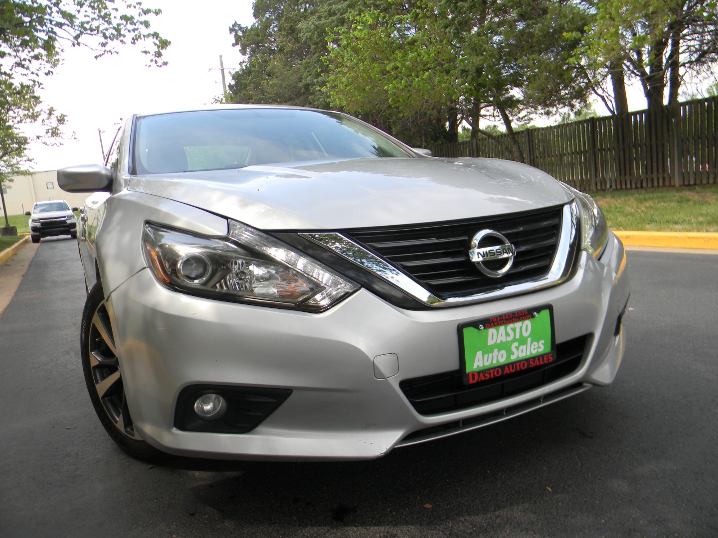 2017 Nissan Altima SR - Photo 2