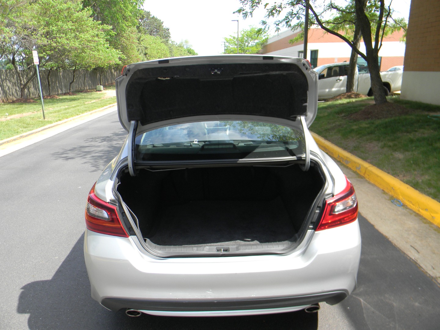 2017 Nissan Altima SR - Photo 20