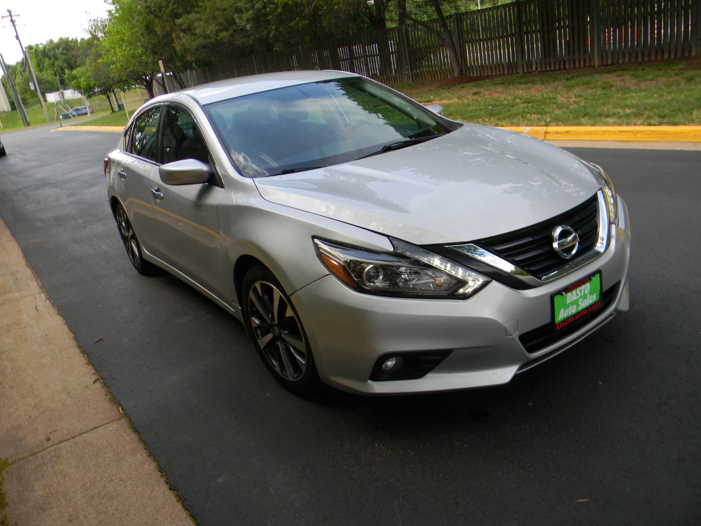 2017 Nissan Altima SR - Photo 6