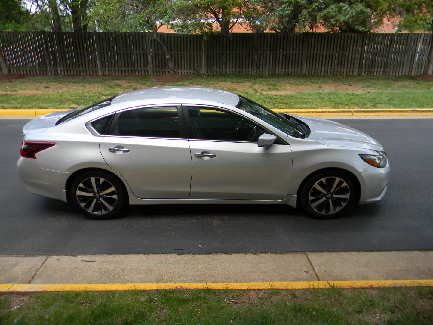 2017 Nissan Altima SR - Photo 8