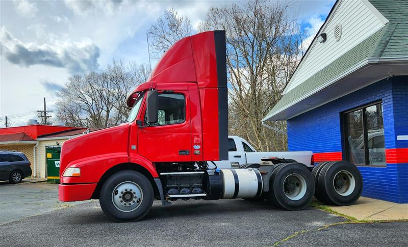 2015 VOLVO VNM 6X4 DAY CAB 