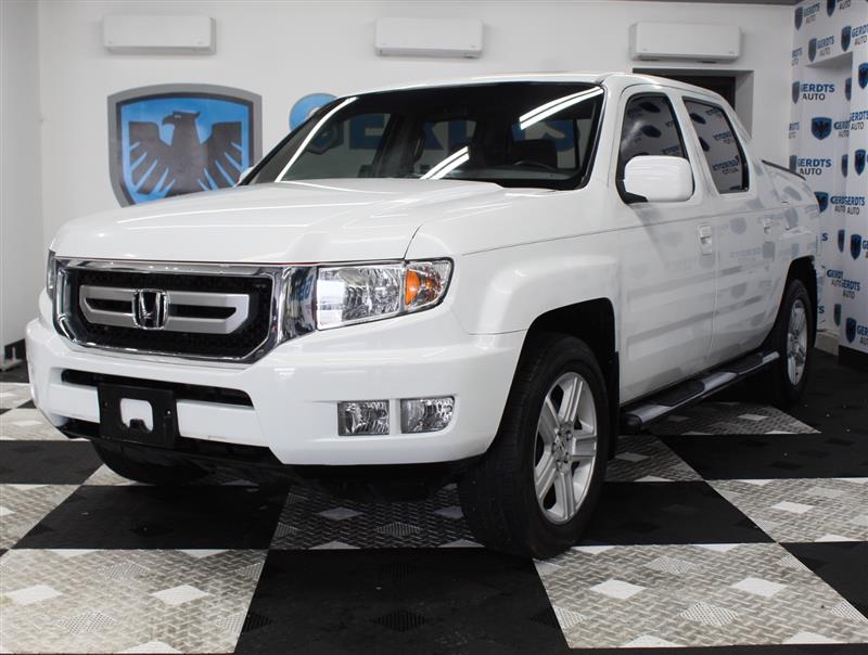 White 2011 Honda Ridgeline RTL Pickup Truck Four-Wheel Drive Automatic