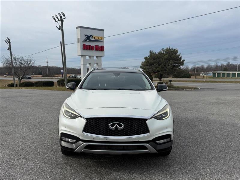 2017 INFINITI QX30 Premium